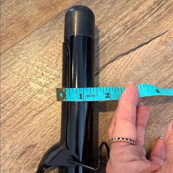 White and Black Curling Iron - Picture 6 of 9